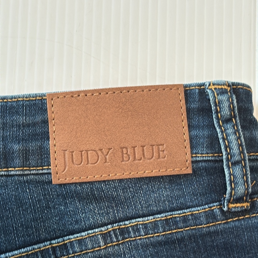 Judy Blue #JB150286 High Rise Tummy Control Denim Shorts (L) - Picture 5 of 9